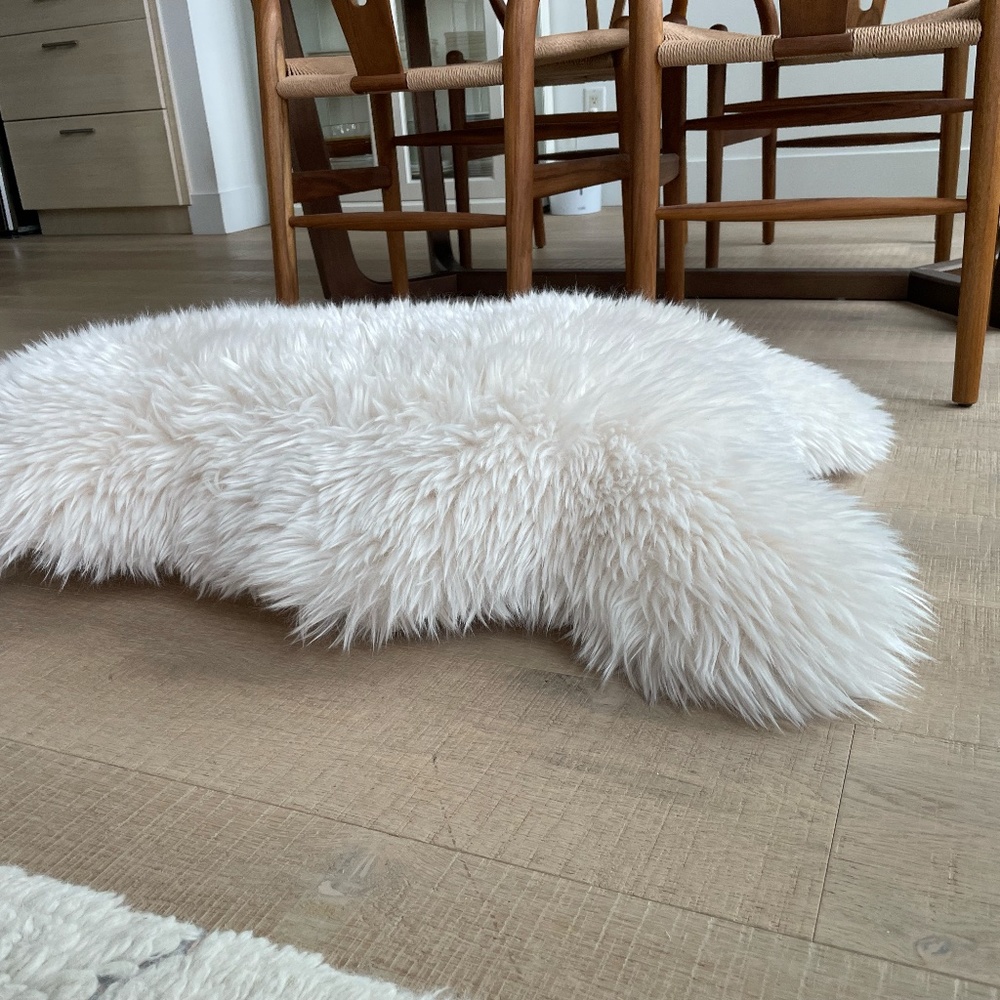 Faux Fur Pelt Pet Bed Small Ivory